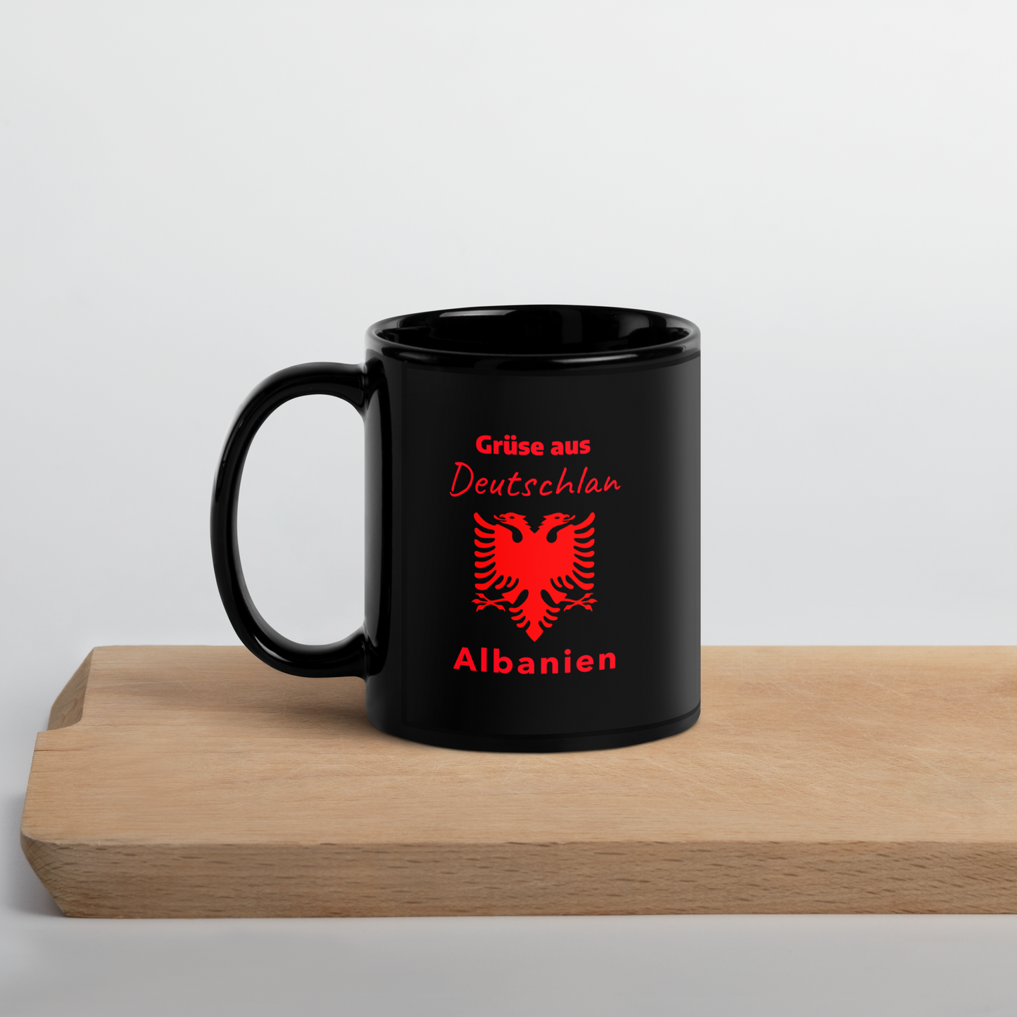 Albanien Schwarze glänzende Tasse